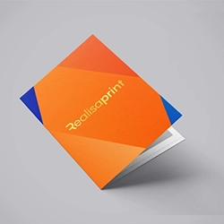 Folleto plegable con estampación metalizada